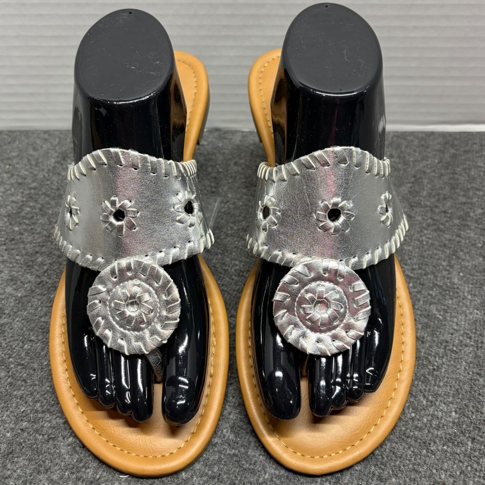 Y Not? Womens Silver Metallic Whipstitch Medallion Thong Flat Sandals Size 10
